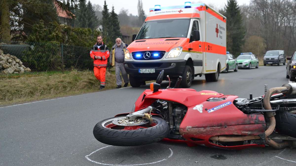 Kronach: Motorradfahrer stirbt nahe Fischbach