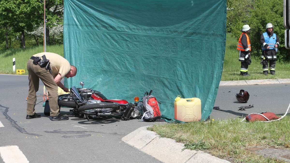 Aus der Region: Motorradfahrer stirbt bei Unfall