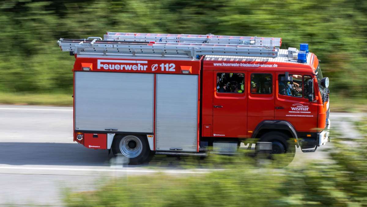 Kulmbach: Reifen von Holztransporter-Anhänger brennt: Hoher Schaden
