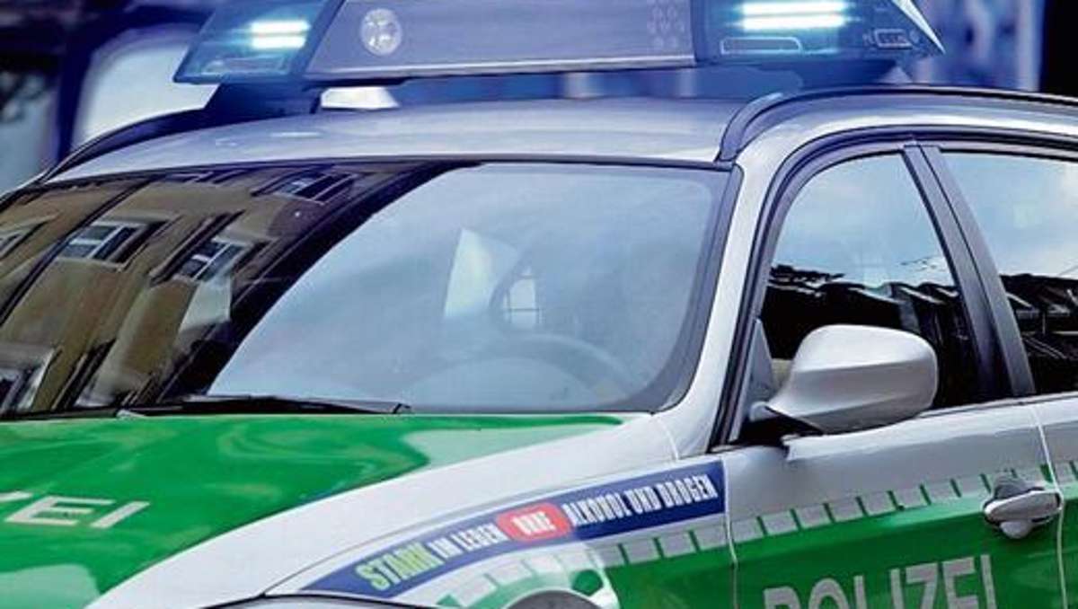 Kronach: 70-Jähriger Autofahrer ohne Führerschein rammt Opel Corsa