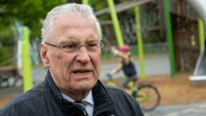 Innenminister Herrmann: 75 gewalttätige Übergriffe in Bayern