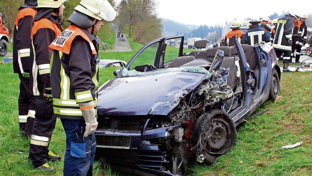 Kronach: Fahrer nach Unfall auf  B 173 schwer verletzt