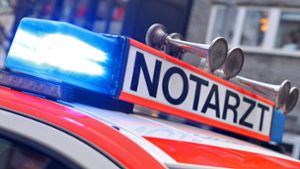 B303/Weitramsdorf: Motorradfahrerin stürzt und verletzt sich schwer