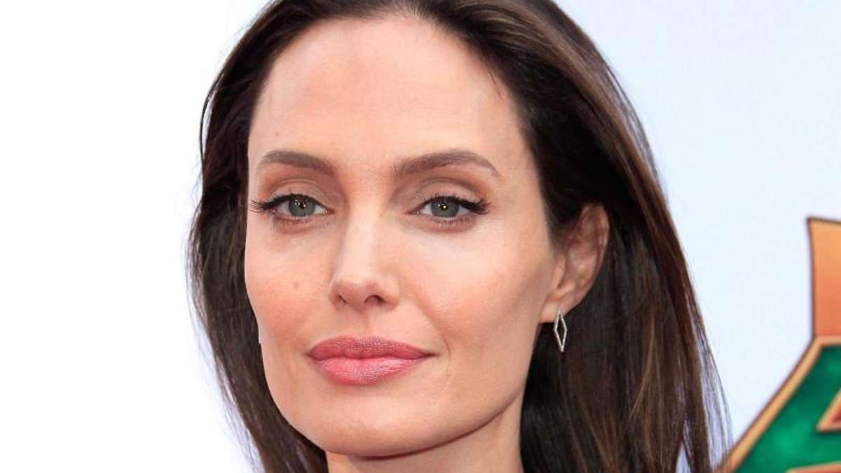 Feuilleton: Angelina Jolie stellt neuen Kriegsfilm in Kambodscha vor