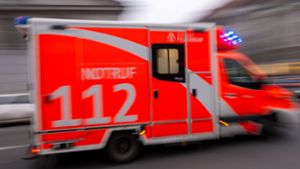 Rosenheim: Autofahrerin gerät in Gegenverkehr: Drei Menschen verletzt