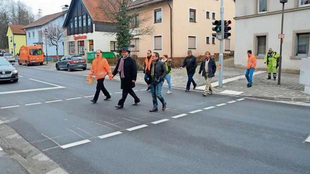 Kronach: Barrierefreie Ampel: Fußweg in Weißenbrunn ist nun sicherer