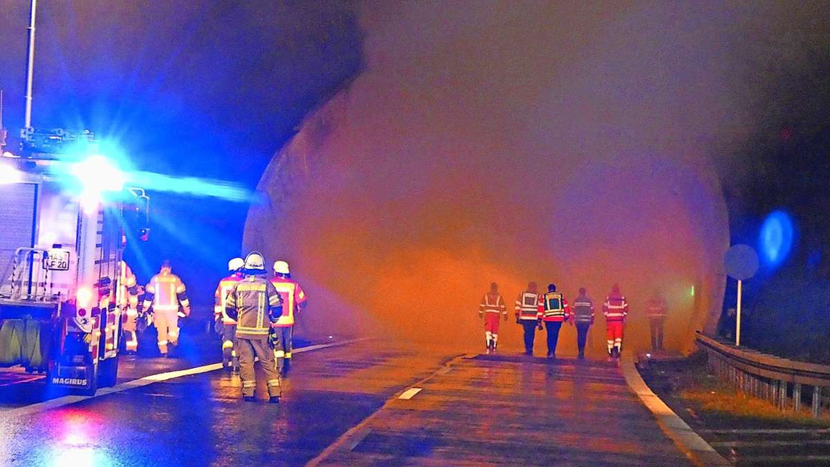 Autobahn-Tunnel „Schwarzer Berg“: Was tun, wenn’s im Tunnel brennt?