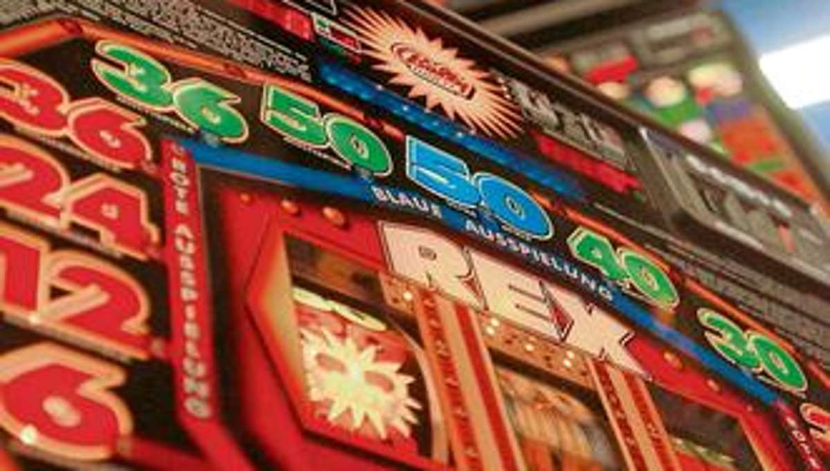 Coburg: Unbekannte knacken Geldspielautomaten in Imbiss