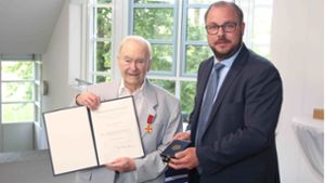 Bundesverdienstkreuz: Albert Hübner pflegt seit 30 Jahren seine Frau