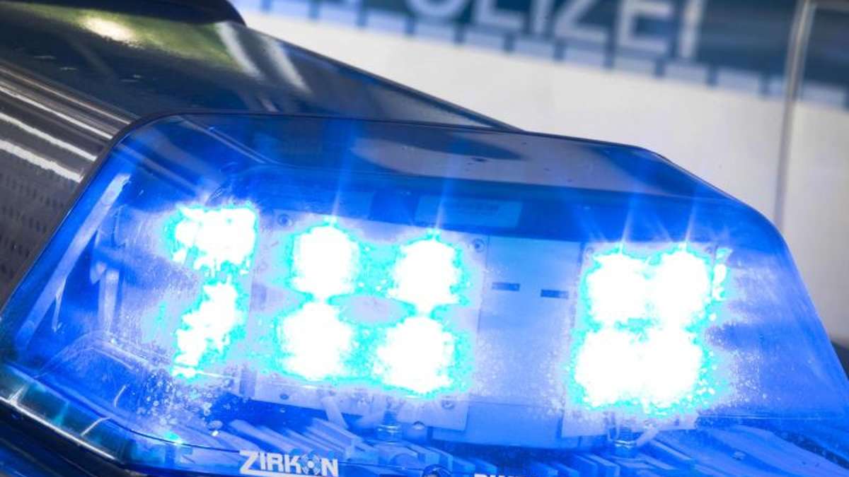 Kronach: Autos kollidieren frontal - zwei Menschen verletzt