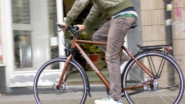 Neustadt: 43-Jährige bewirft Nachbarn auf Fahrrad mit Schlüsselbund