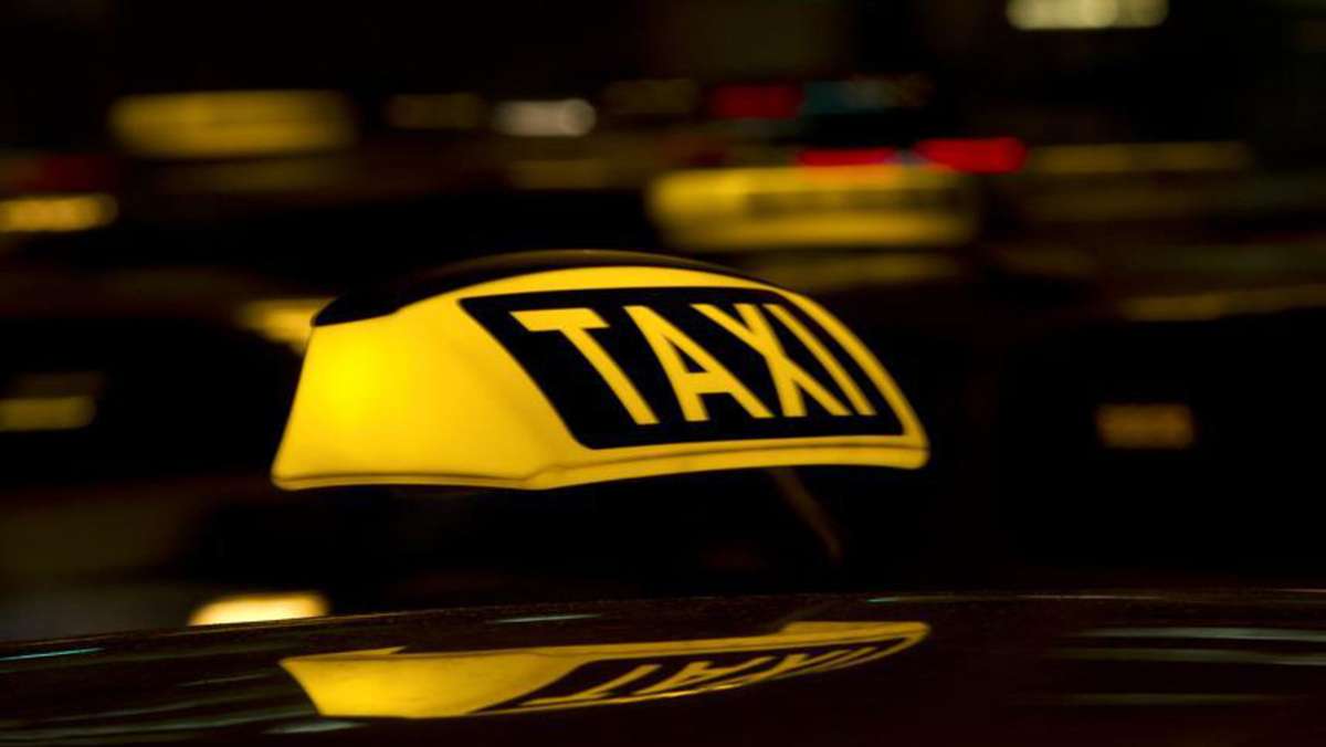 Polizeieinsatz: Von Taxifahrer abgewiesen – Mann randaliert