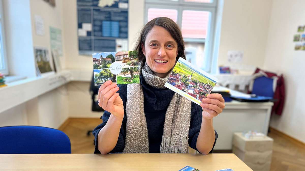 15 Postkarten sind schon fertig, 53 sollen es werden: Kerstin Brückner freut sich über Fotos und Ideen aus allen Gemeindeteilen der Hofheimer Allianz.