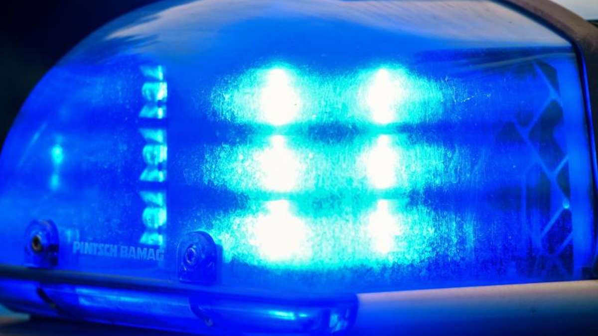 Kronach: B 173: Autofahrer muss Sattelzug ausweichen - zwei Verletzte
