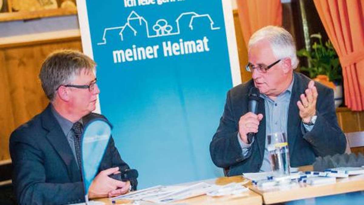 Sonnefeld: Bürgermeister Rainer Marr (rechts) stand bei der von NP-Redaktionsleiter Wolfgang Braunschmidt moderierten Diskussion Rede und Antwort.