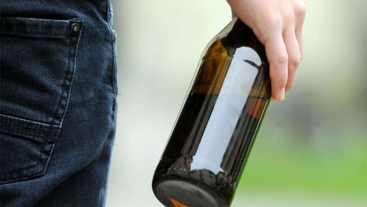 Coburg: Scheibe an Schule mit Bierflasche eingeworfen