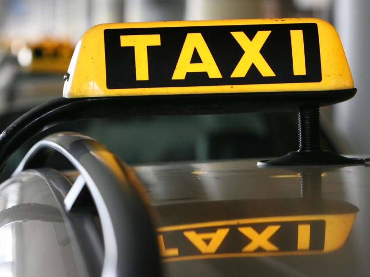Der ADAC testete den Taxi-Dienst in acht deutschen Großstädten. Zwei Drittel der Fahrten bewerteten sie mit «sehr gut». Foto: Maurizio Gambarini/dpa Quelle: Unbekannt