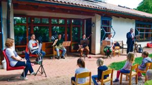 Mitglieder des Landestheaters spielen in Kindergärten