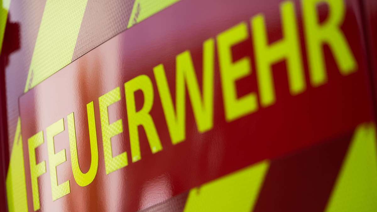 Feuerwehreinsatz: Mehrere Autos brennen in Mühlhausener Tiefgarage