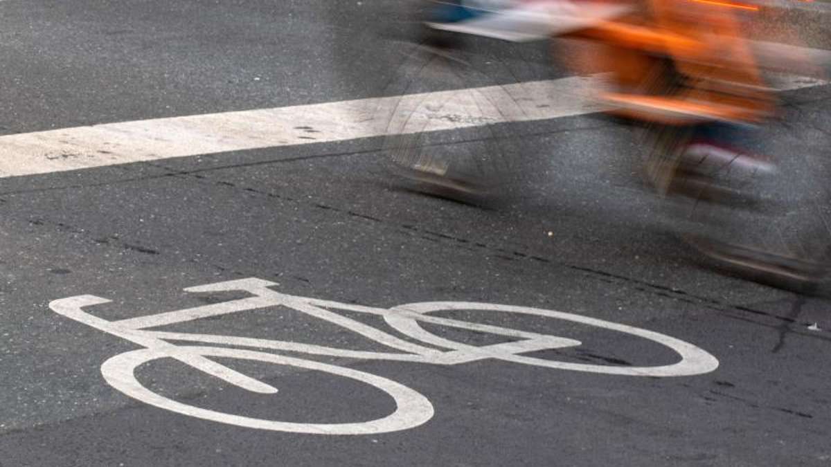 Coburg: Radfahrer klaut 20-Jähriger im Vorbeifahren das Handy