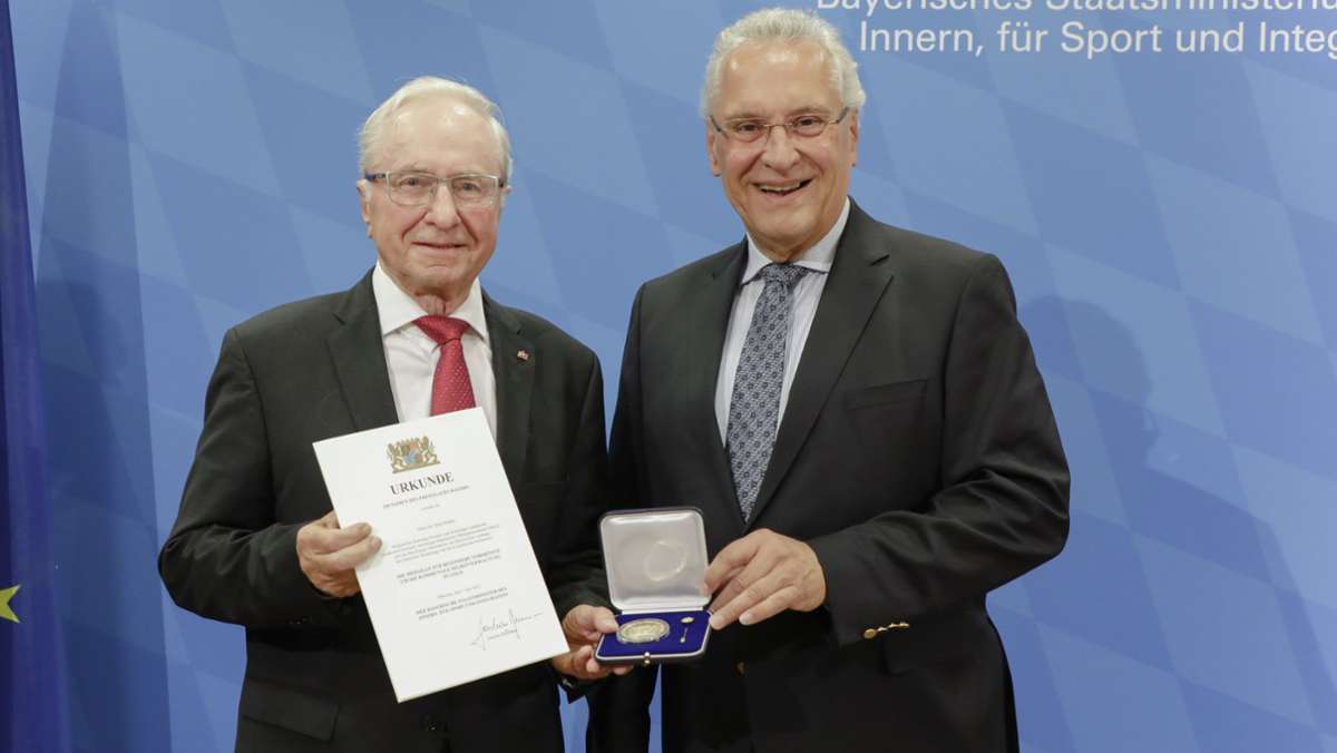 Ehrung in Erlangen: Goldmedaille für Heinz Köhler
