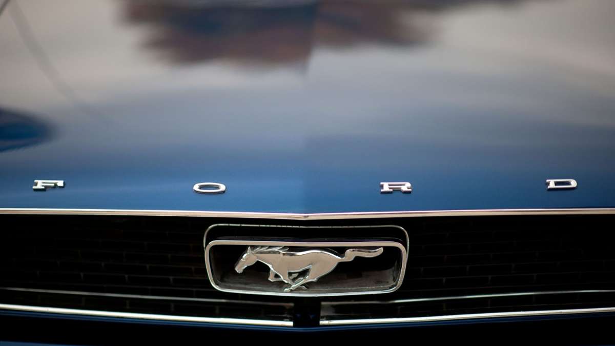 Kontrolle verloren  : Coburger schrottet Ford Mustang