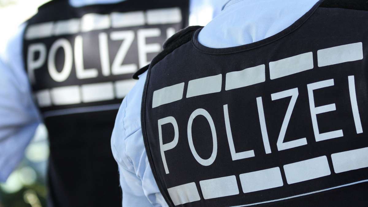 Mönchengladbach: Polizei löst Party auf - Gastgeber springt aus dem Fenster