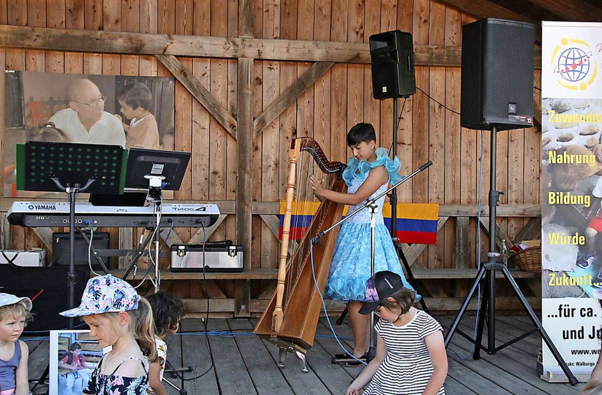 Kolumbianische Harfenklänge bot  Sonia Beltran bei einem ihrer früheren Besuche in Kraisdorf. Foto: Klemens Albert