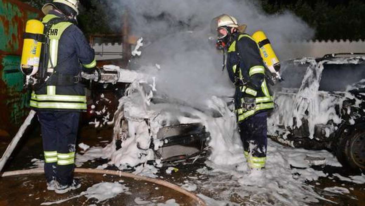 Lichtenfels: Drei Schrottautos in Brand