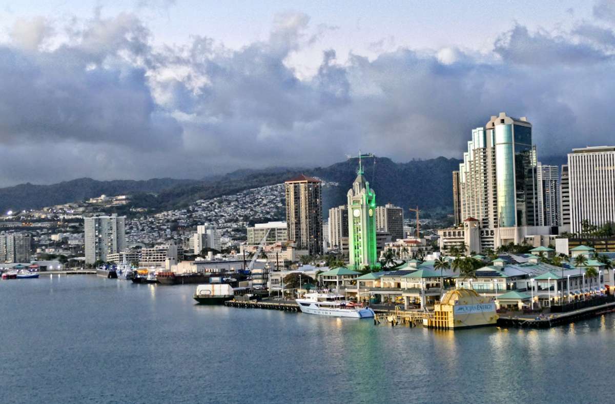 Die Hafenausfahrt der hawaiianischen Hauptstadt Honolulu. Foto: Margit /hl