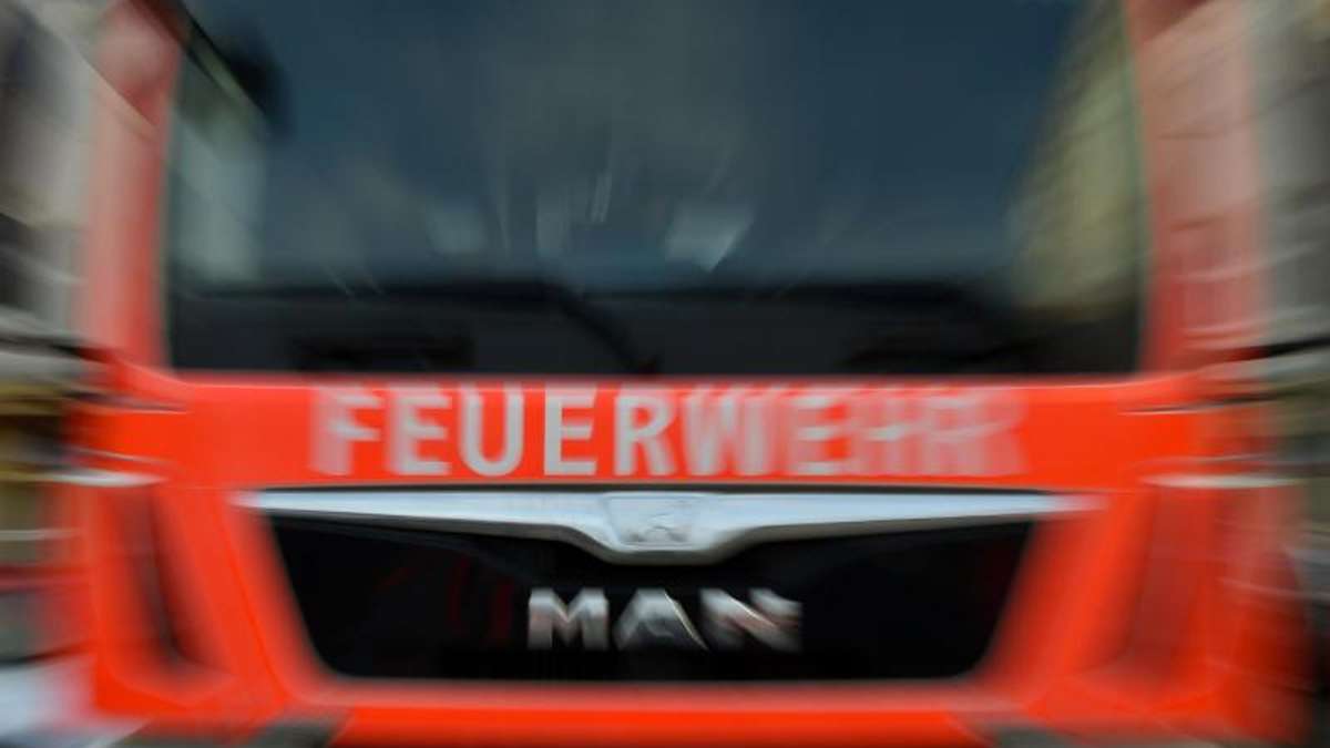 Kronach: Lkw brennt auf Firmenparkplatz in Kleintettau