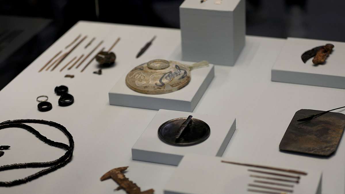Feuilleton: Archäologen finden römischen Sarkophag mit Beauty-Ausstattung