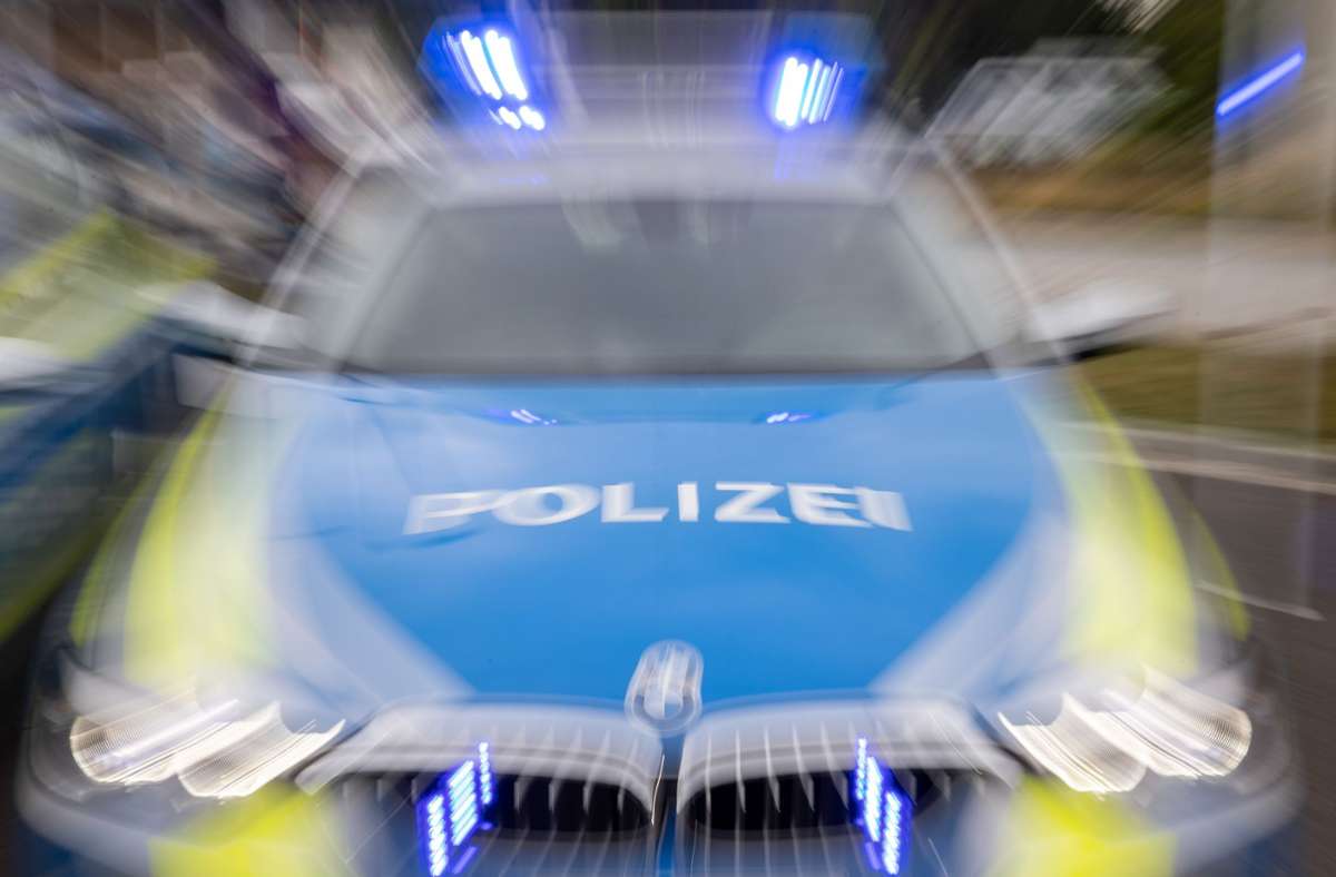 Die Polizei sucht Zeugen zu einem Vorfall im Haßfurter Eisstadion. Foto: picture alliance/dpa/Daniel Karmann