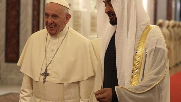 Papst beginnt historischen Besuch in Abu Dhabi