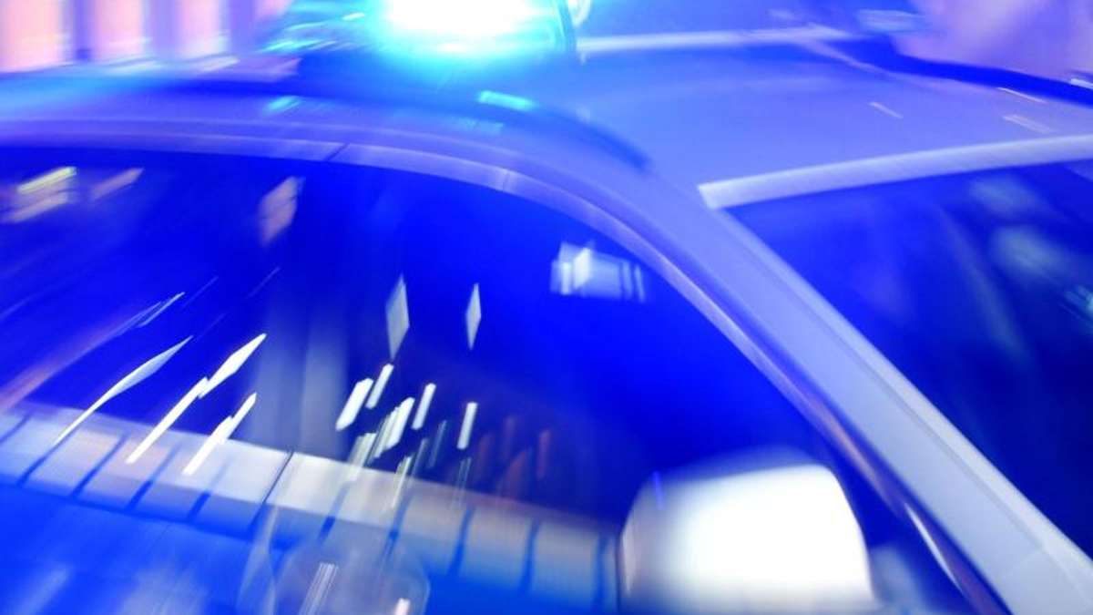 Kronach: Betrunkener BMW-Fahrer beschädigt 15 Meter Zaun