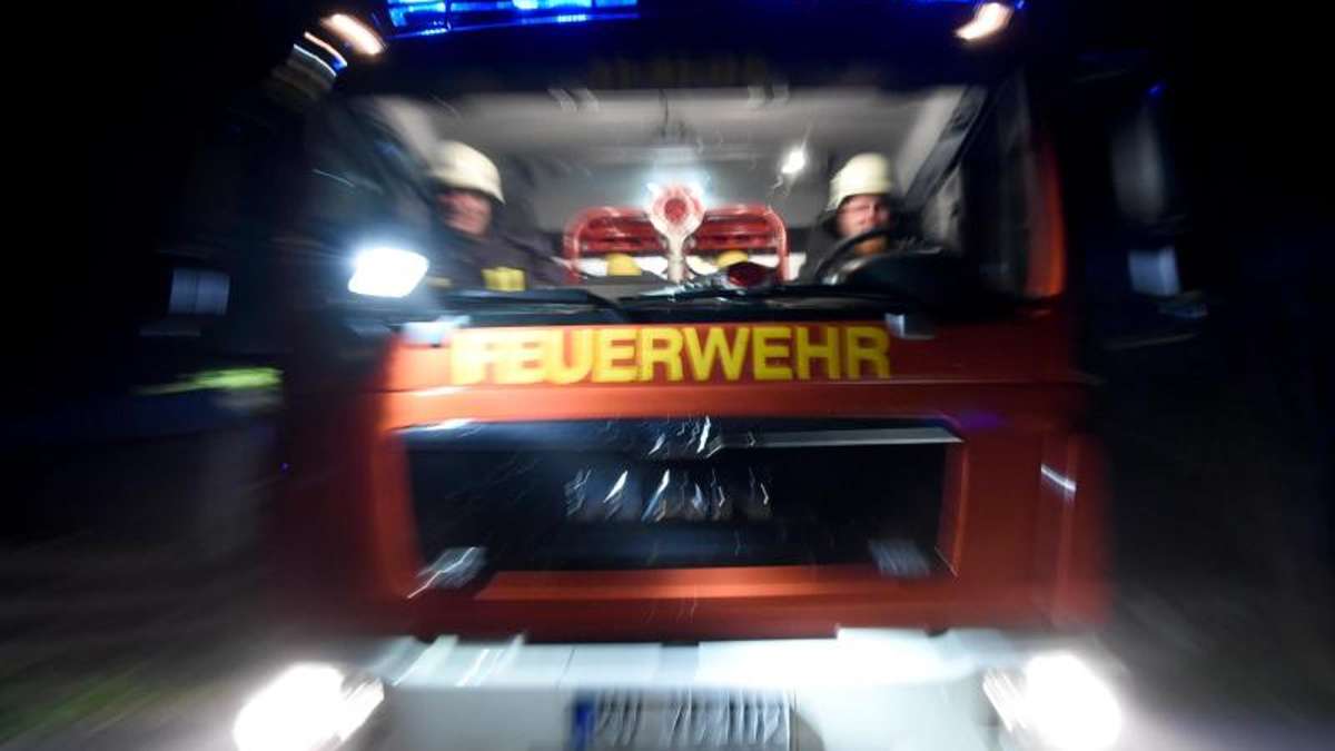 Ebersdorf bei Coburg: Geparktes Auto steht plötzlich in Flammen