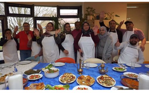 Kulinarische Kulturen ihren Heimat stellen die Mitwirkenden des  Films   „Safranreis und Fladenbrot – arabische & persische Küche, oder was?!“ vor. Foto: Screenshot