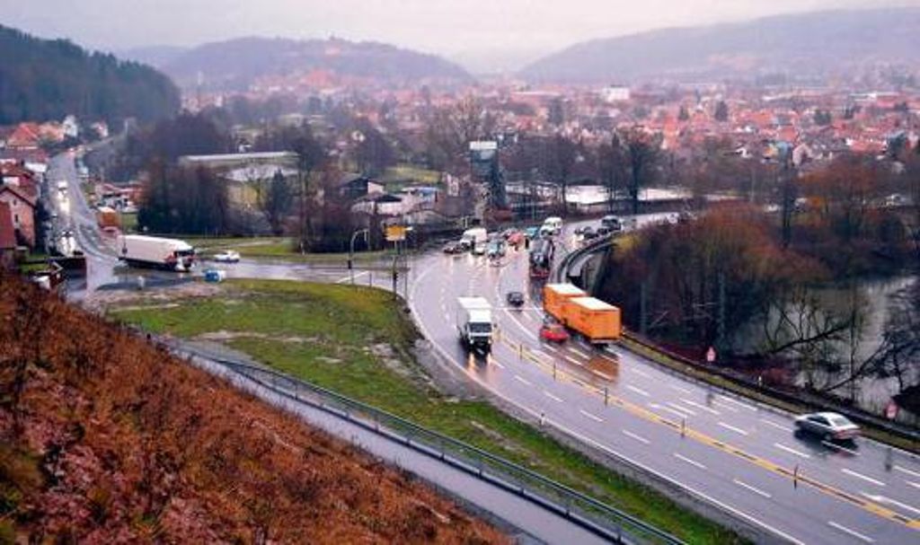 An der Einmündung der B 85 in die B 173 an der Kronacher Südbrücke soll ein Kreisverkehrsplatz entstehen. Foto: Archiv
