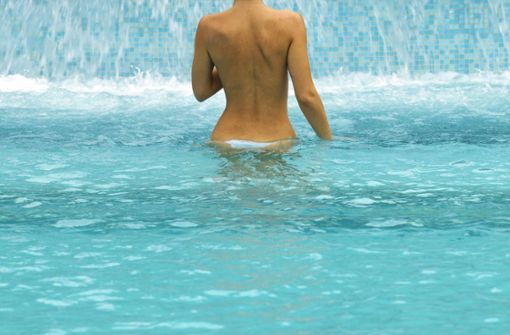 In Göttingen dürfen Frauen seit einigen Wochen ohne Bikinioberteil ins Schwimmbad Foto:  