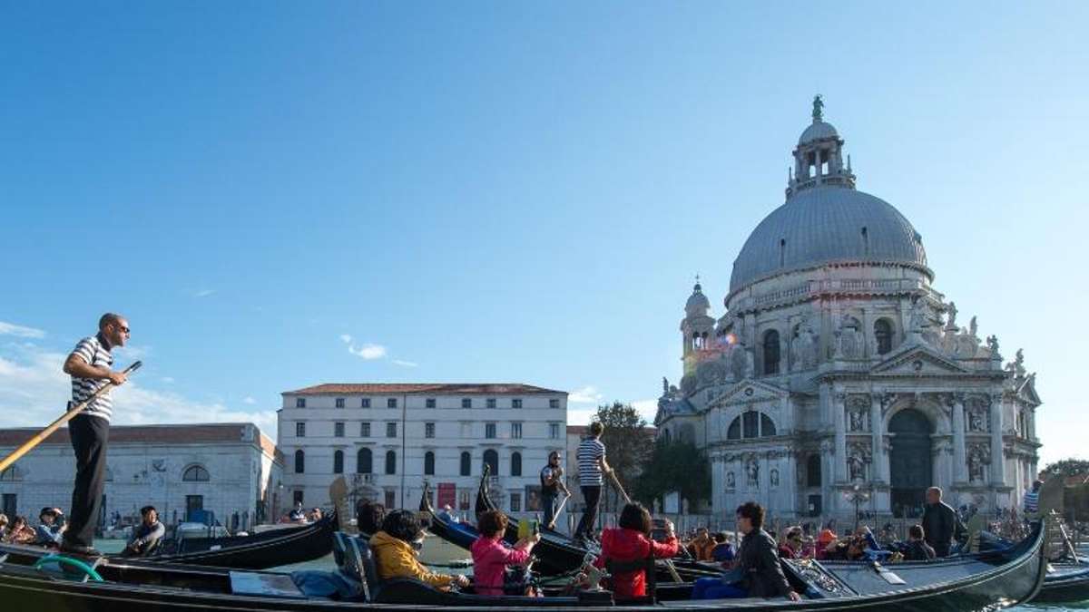 Feuilleton: Biennale in Venedig mit 120 Künstlern und 81 Länderpavillons
