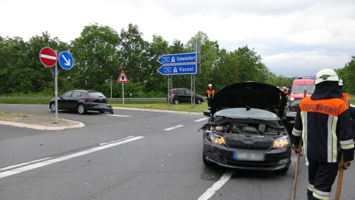 Kollision auf Autobahnzubringer: Heftiger Zusammenstoß - ein Verletzter
