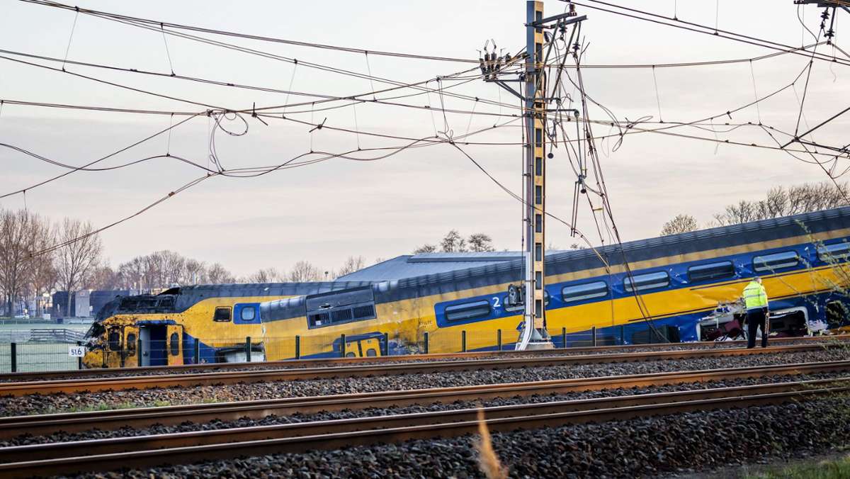 Niederlande: Ein Toter und etwa 30 Verletzte bei Zugunglück