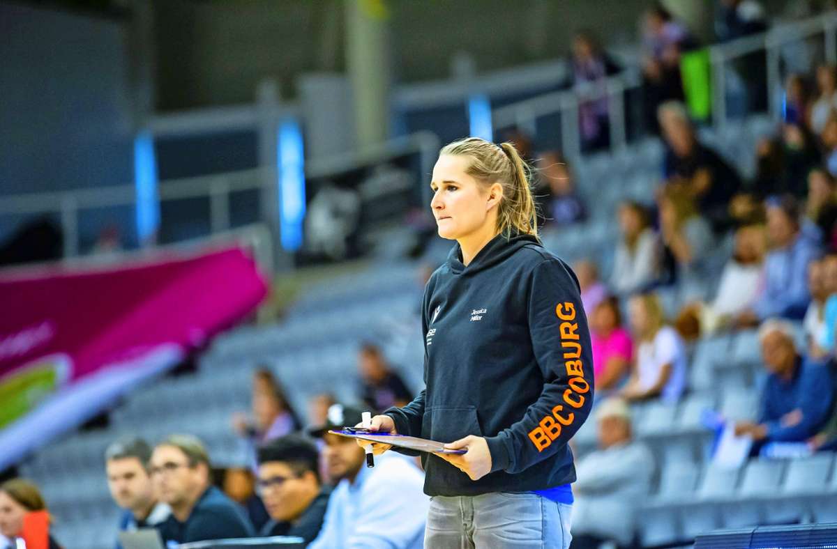 Hat in der jüngsten Spielpause im Training Nachjustierungen vorgenommen: BBC-Cheftrainerin Jessica Miller. Foto: Frank Wunderatsch