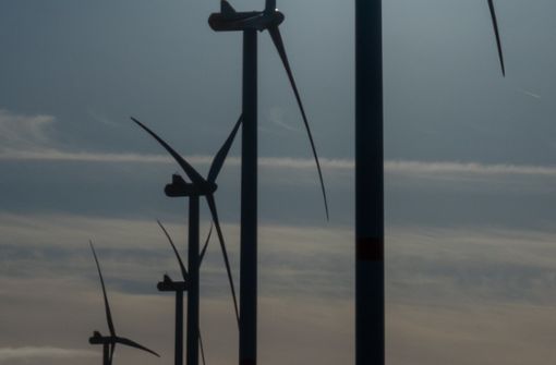 Die bayerische Wirtschaft fordert den schnelleren Ausbau der Windenergie im Freistaat. Foto: dpa/Christian Charisius