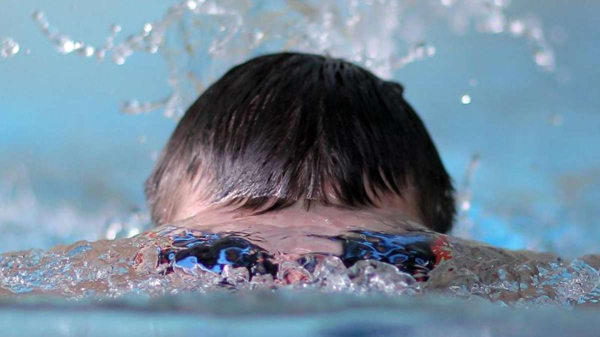 Coburg: Neustadt bei Coburg: Rentner schlägt 13-Jährigen im Schwimmbad
