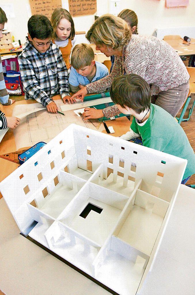 Im sogenannten LehrplanPlus für bayerische Grundschulen bildet das Thema "Bauen und Konstruieren" einen Schwerpunkt im Fach Heimat- und Sachkunde.	Foto: dpa/Maurizio Gambarini