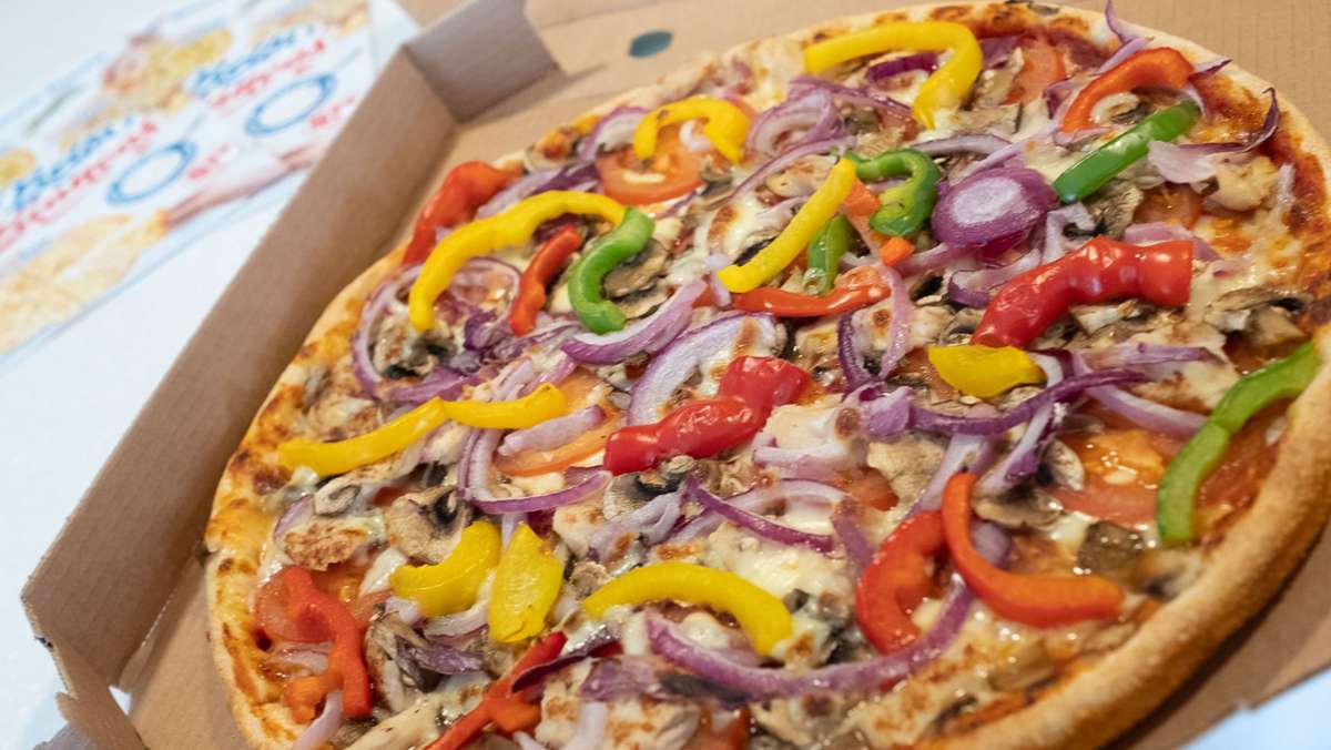 Dinkelsbühl in Bayern: Duo schlägt auf Inhaber eines Pizza-Lieferdienstes  ein – mit Verkehrsschild