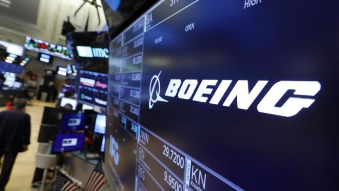 Fitch senkt Boeing-Ausblick wegen 737-Max-Problemen