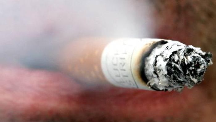 3000 Euro Schaden: Jugendliche sprengen Zigarettenautomat
