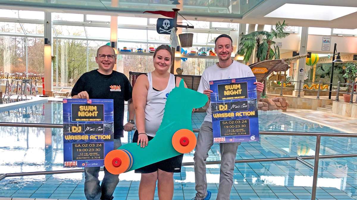 Familienbad Neustadt: Swim Night für Jugendliche: Da wird Schwimmen glatt zur Nebensache